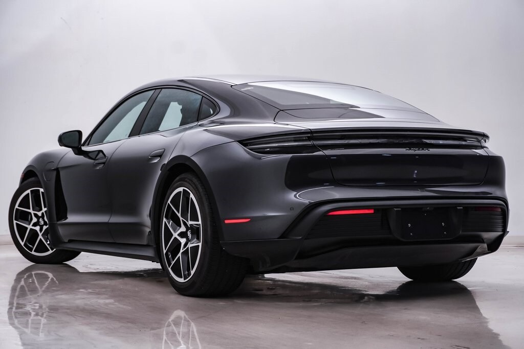 2025 Porsche Taycan photo 3