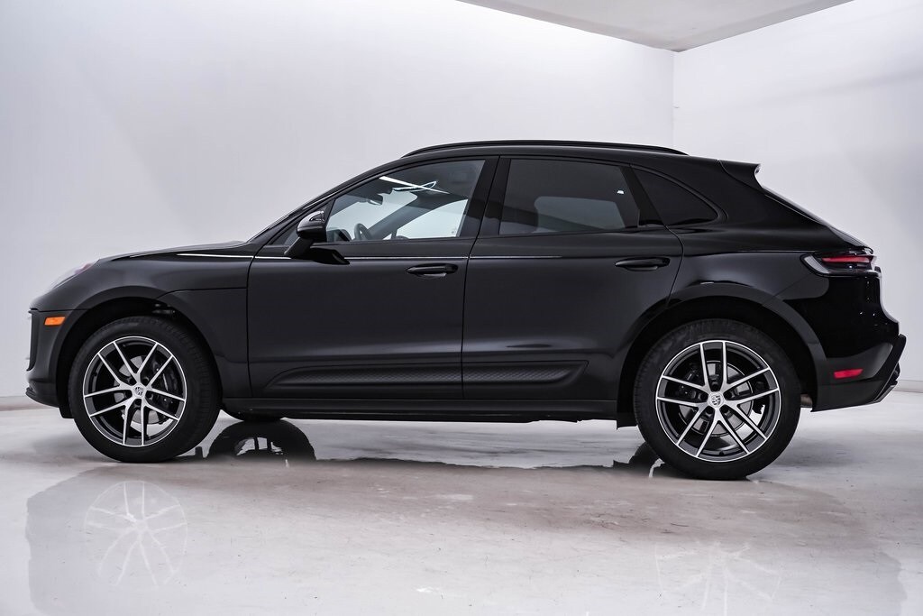 2025 Porsche Macan photo 2