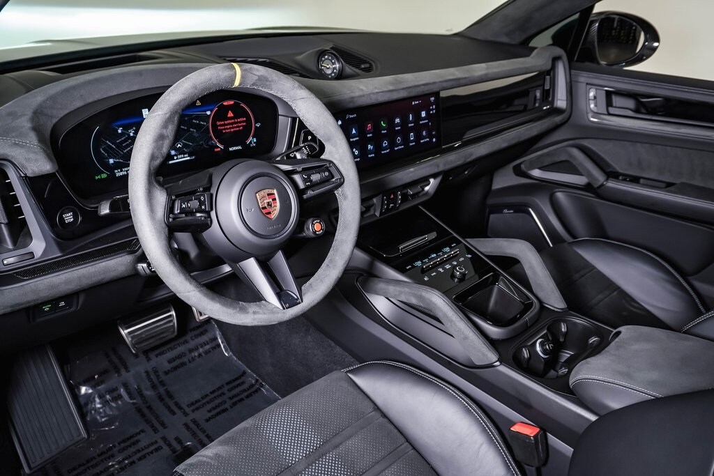 2024 Porsche Cayenne Coupe Turbo GT photo 3