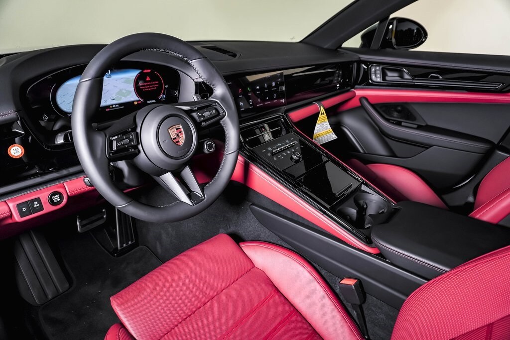 2025 Porsche Panamera 4 photo 4