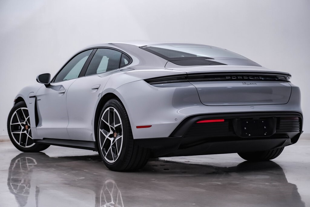 2025 Porsche Taycan photo 3