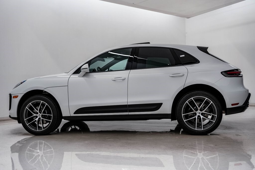 2026 Porsche Macan T photo 2