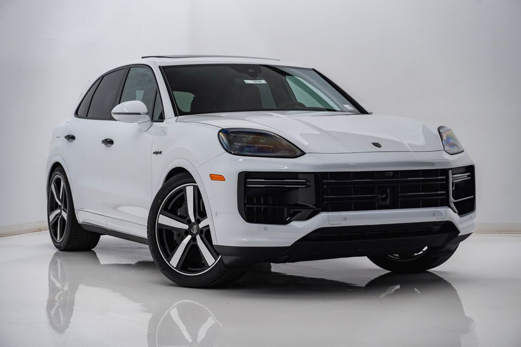 2026 Porsche Cayenne Turbo E-Hybrid - Photo 8