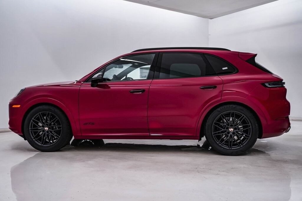 2026 Porsche Cayenne GTS photo 2