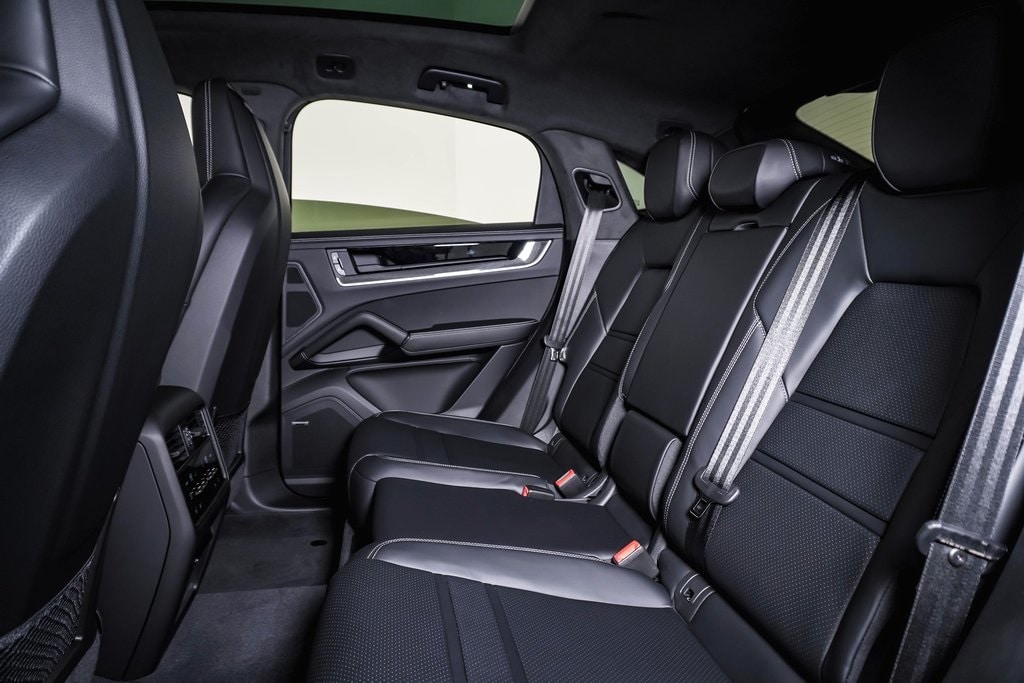 2025 Porsche Cayenne Coup Turbo E-Hybrid - Photo 17