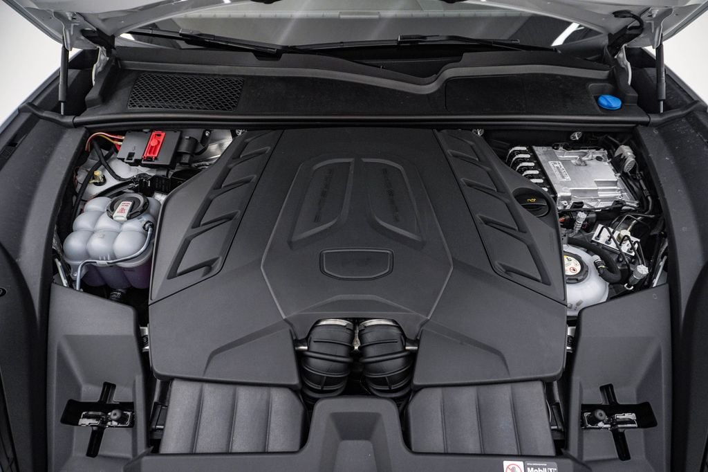 2026 Porsche Cayenne Turbo E-Hybrid - Photo 30
