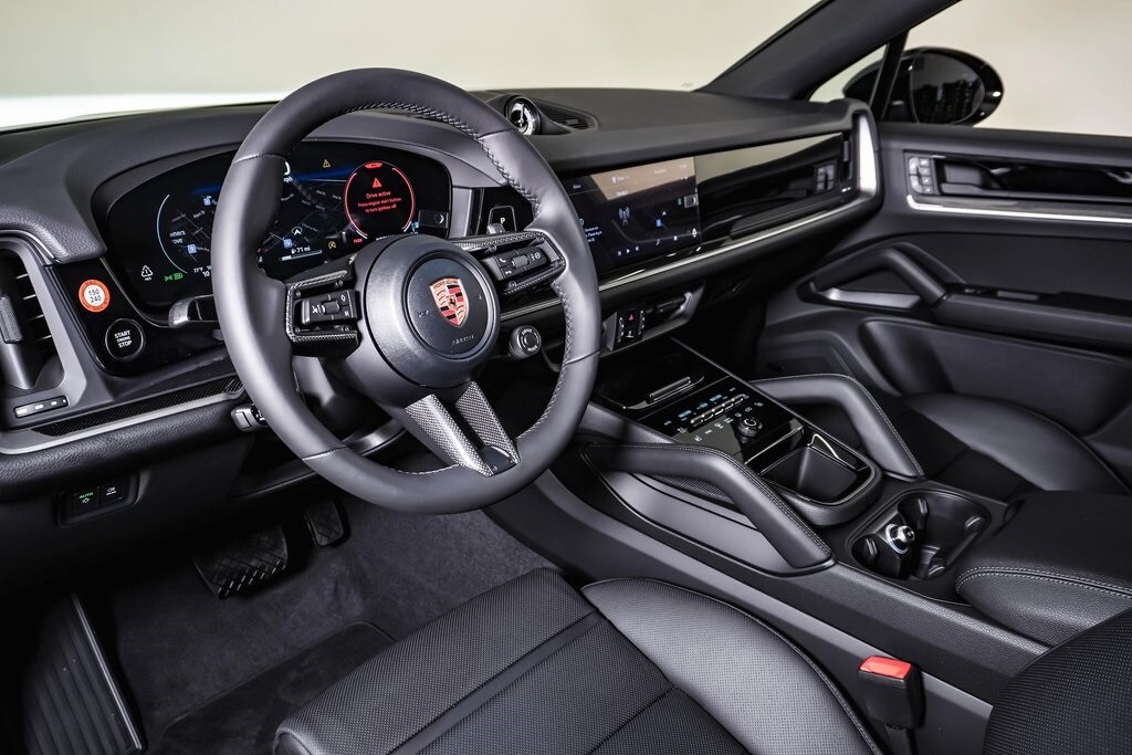 2026 Porsche Cayenne Coupe photo 2