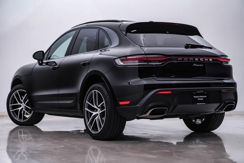 2025 Porsche Macan photo 3