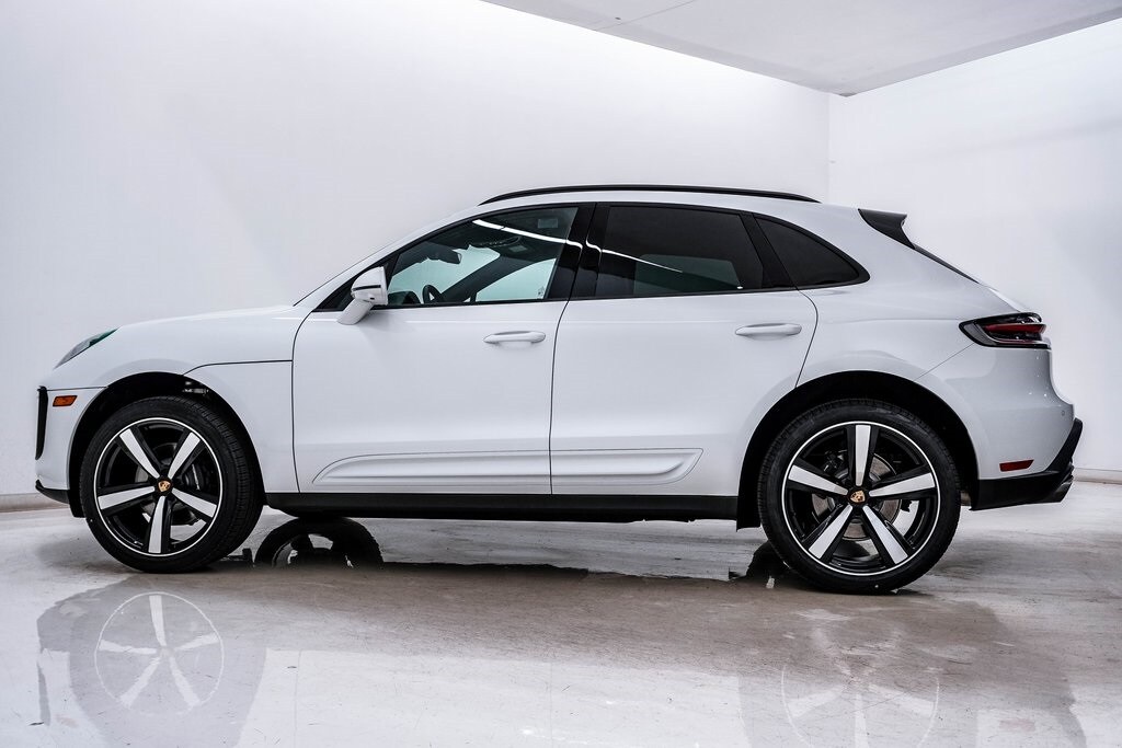 2026 Porsche Macan T photo 2