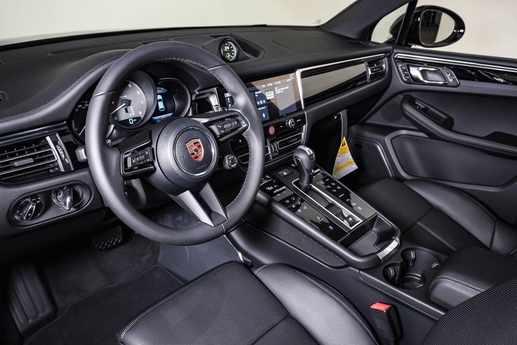 2026 Porsche Macan S photo 4