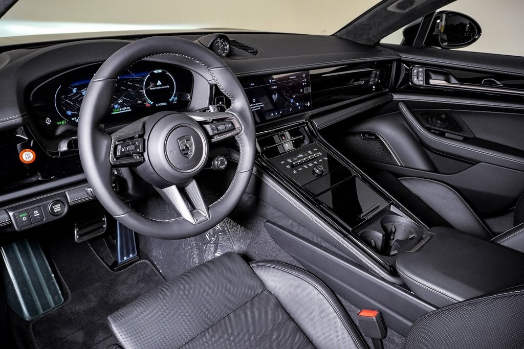 2026 Porsche Panamera Turbo E-Hybrid photo 4