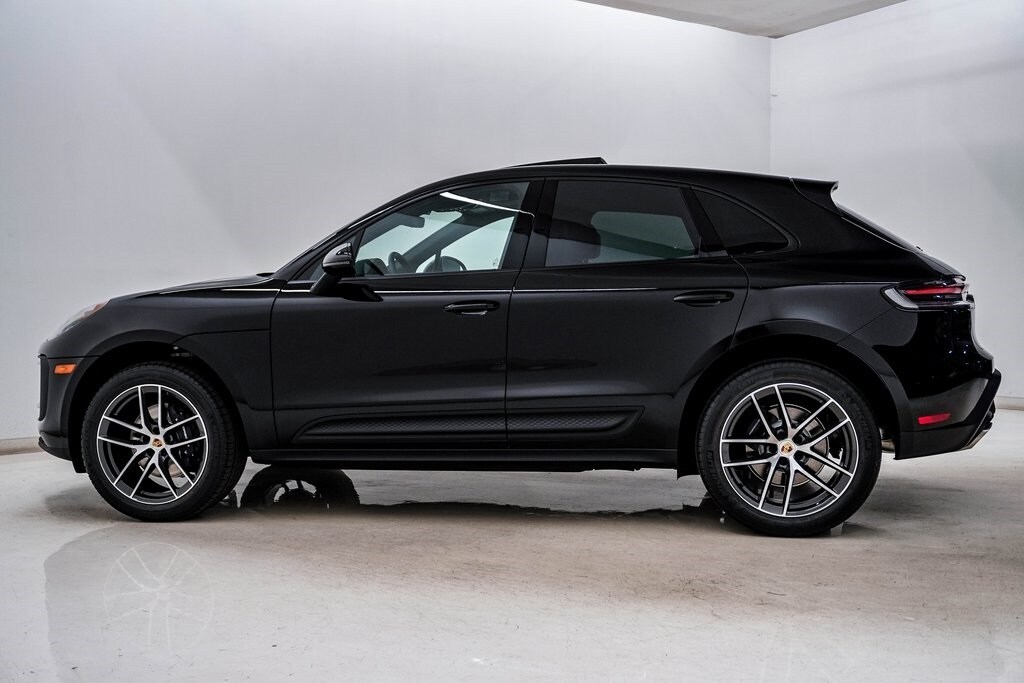 2026 Porsche Macan T photo 2