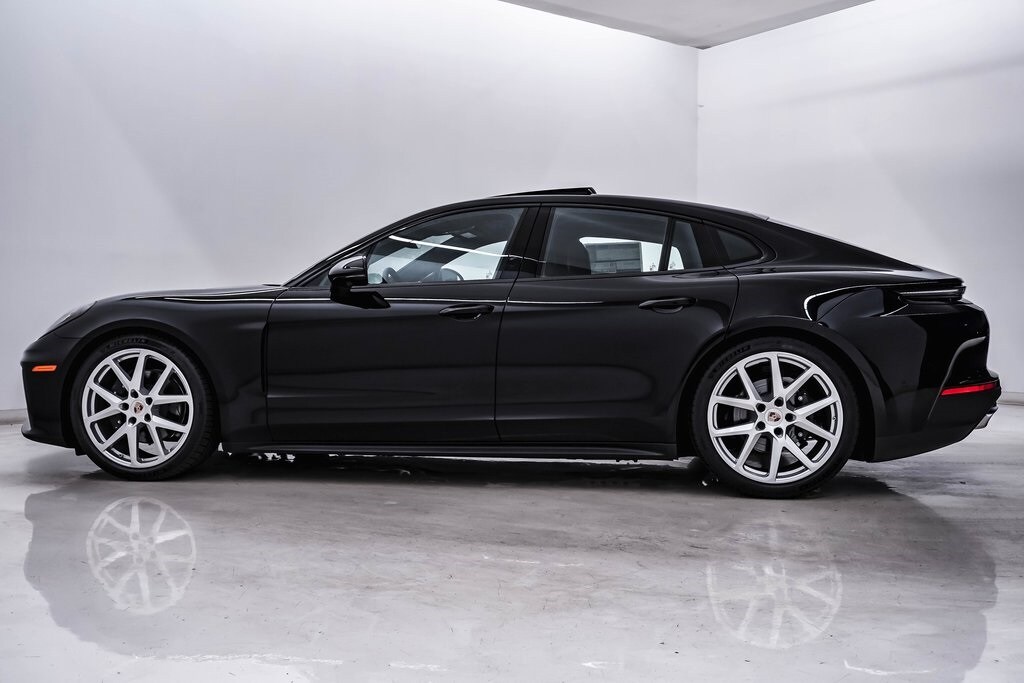 2025 Porsche Panamera 4 photo 2