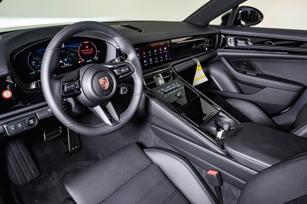 2025 Porsche Panamera 4 photo 4