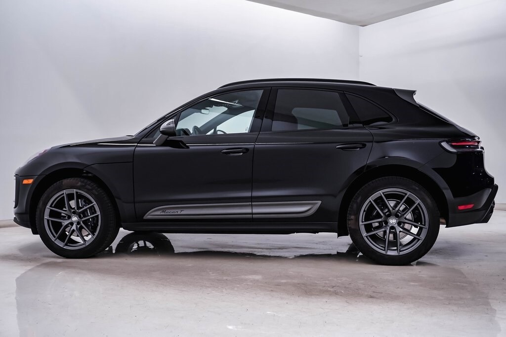 2025 Porsche Macan T photo 2