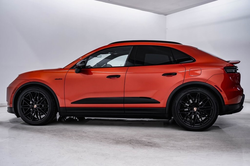2025 Porsche Macan 4 Electric photo 2