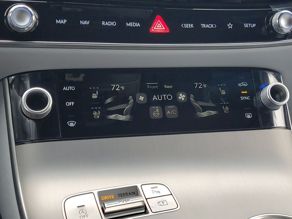 2026 GENESIS GV70 Advanced - Photo 24