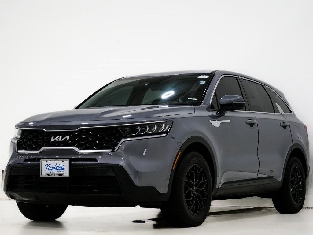 2023 Kia Sorento LX photo 2