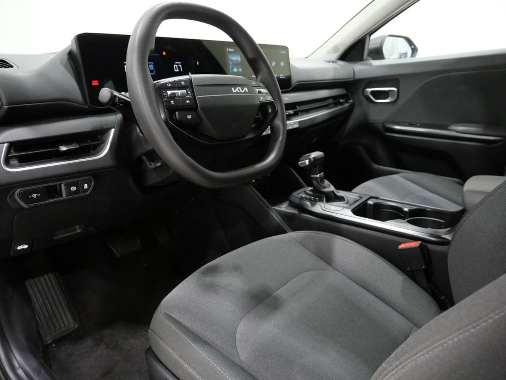 2025 Kia K4 LXS - Photo 10
