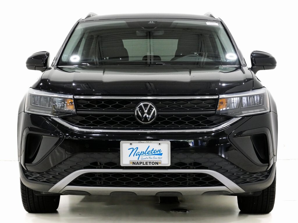 2024 Volkswagen Taos SE photo 2