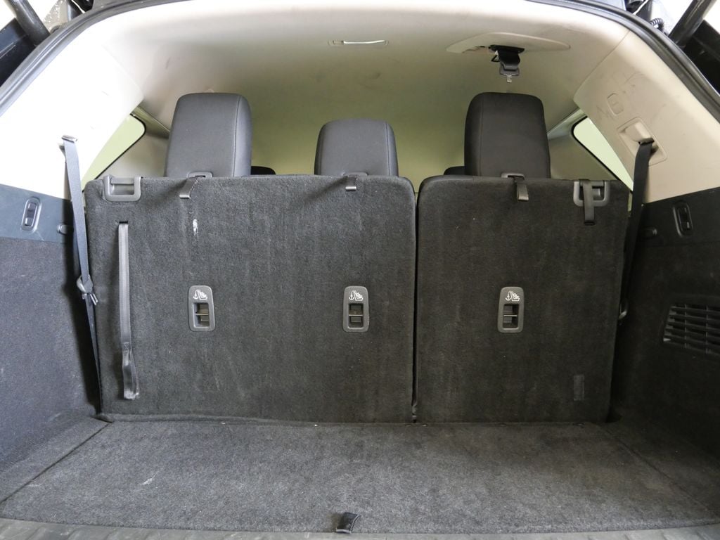 2025 Nissan Pathfinder SV - Photo 26