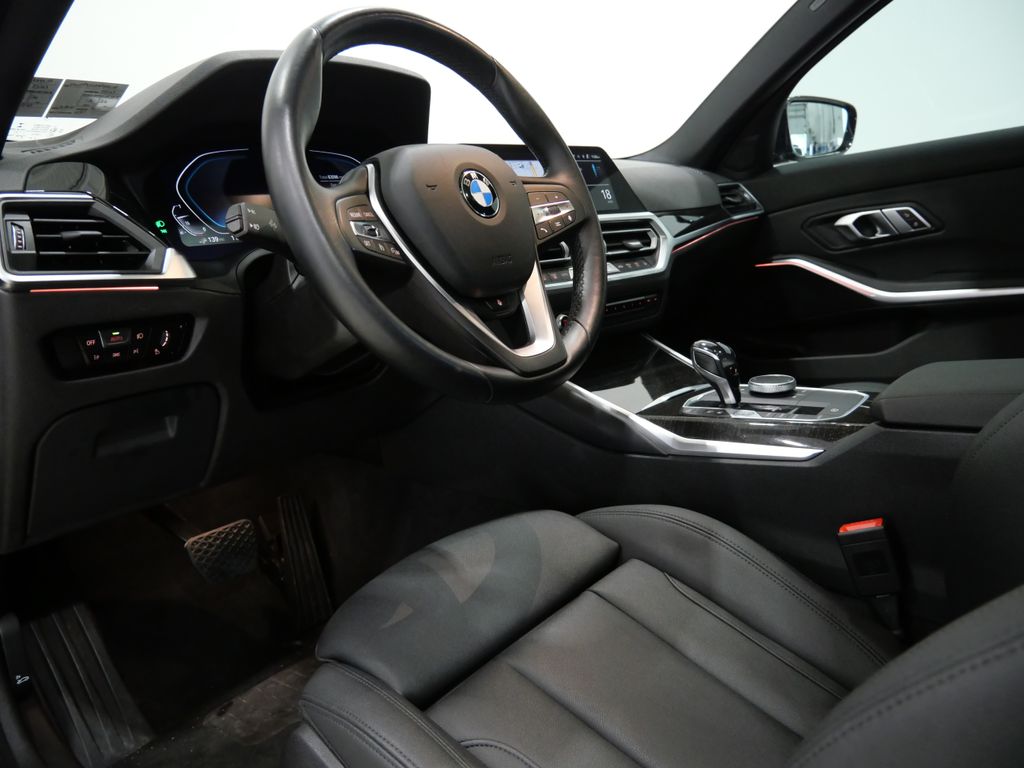2021 BMW 3 Series 330e - Photo 11