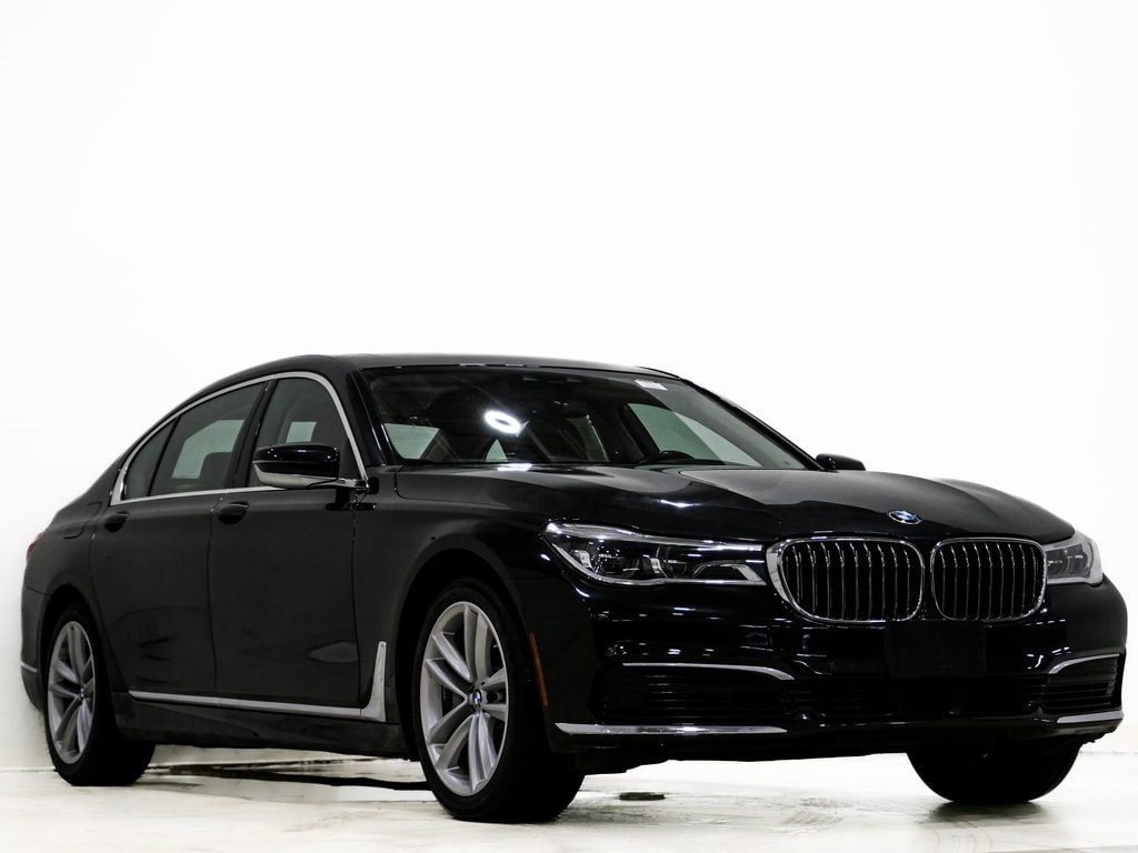 2019 BMW 7 Series 750i's photo