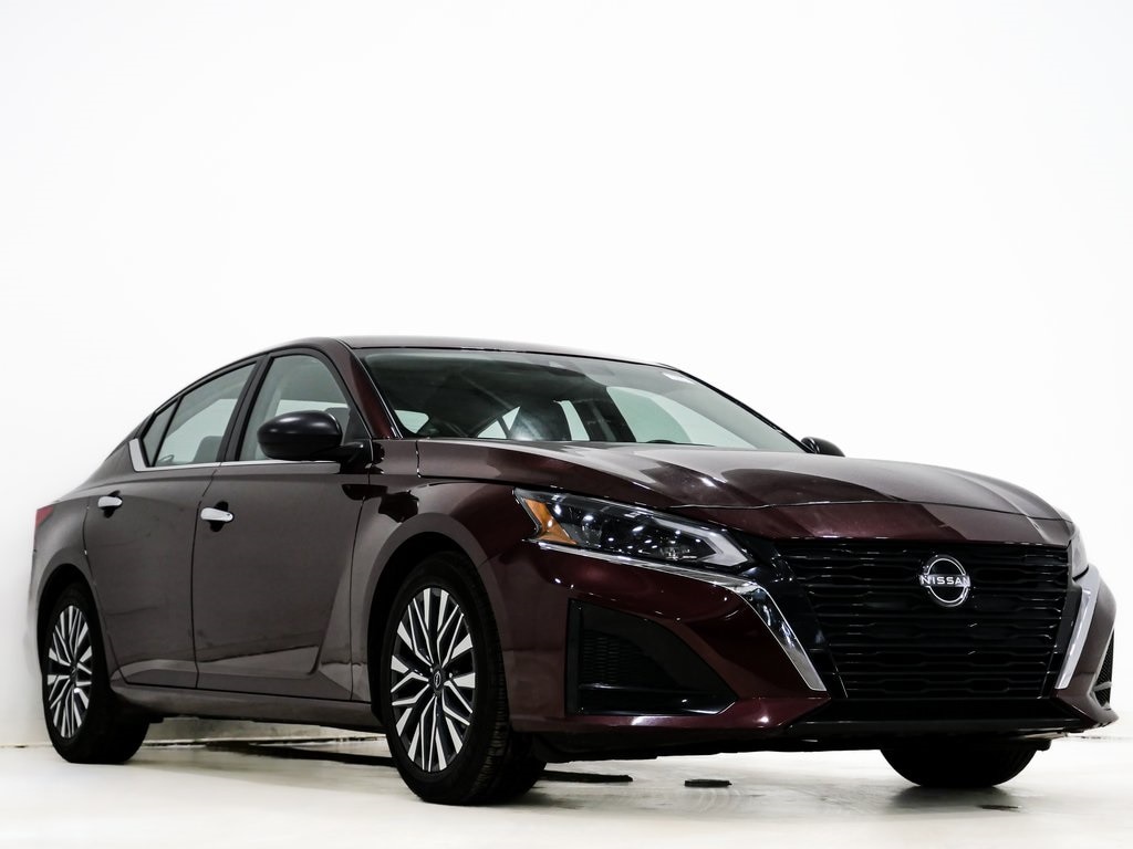 2024 Nissan Altima SV's photo