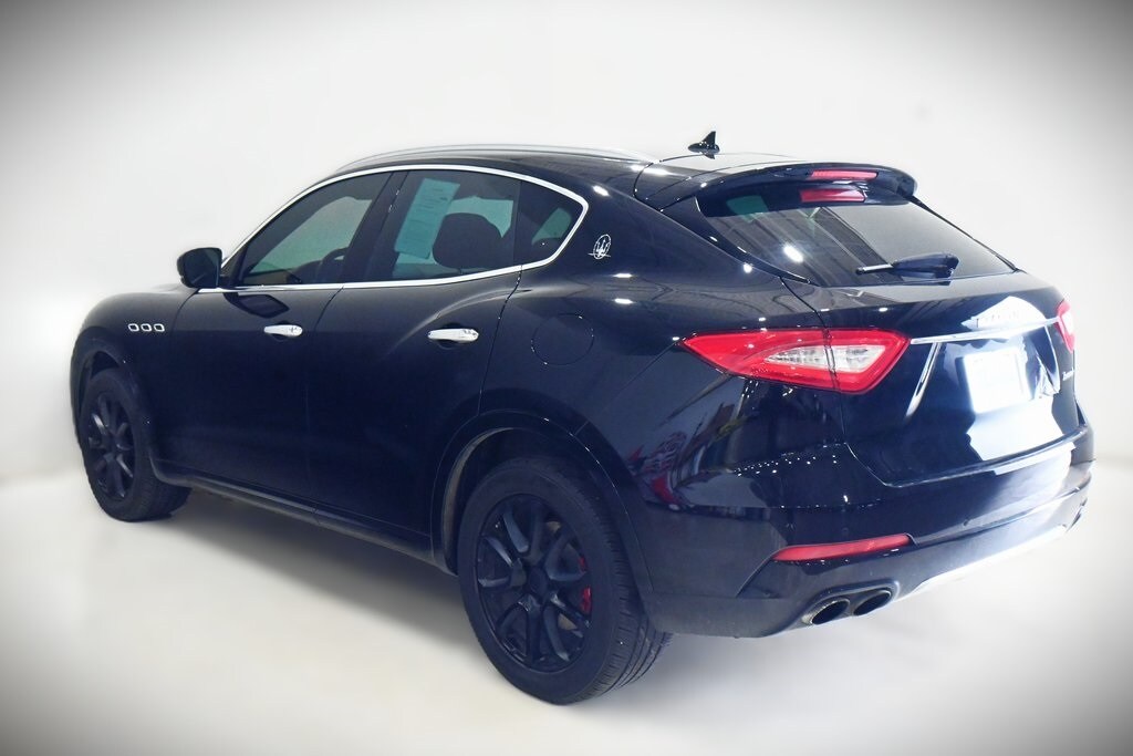 2017 Maserati Levante Base photo 3