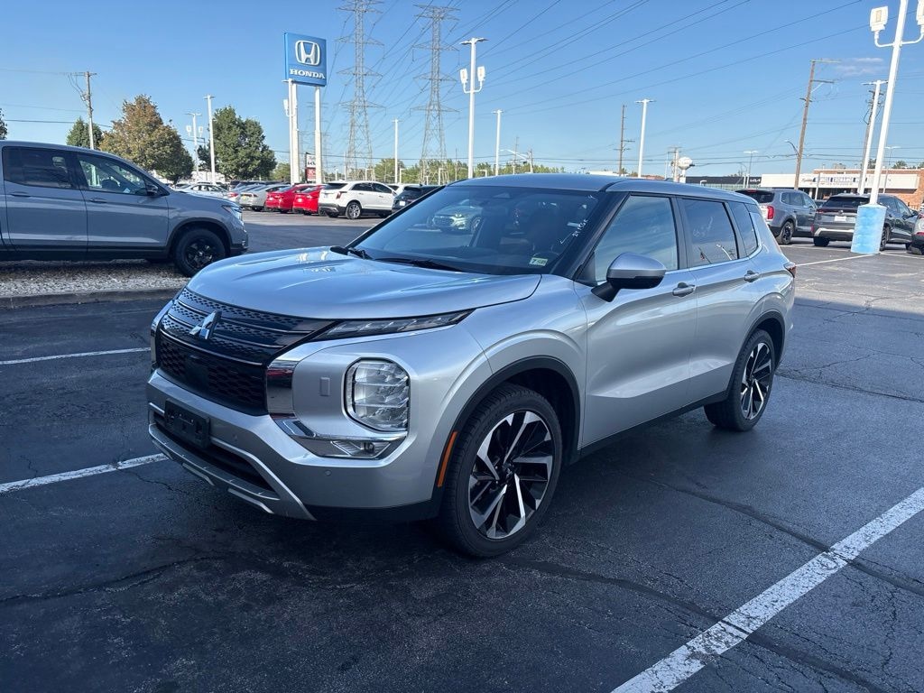 Used 2024 Mitsubishi Outlander SE SUV