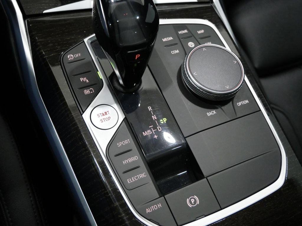 2021 BMW 3 Series 330e - Photo 23