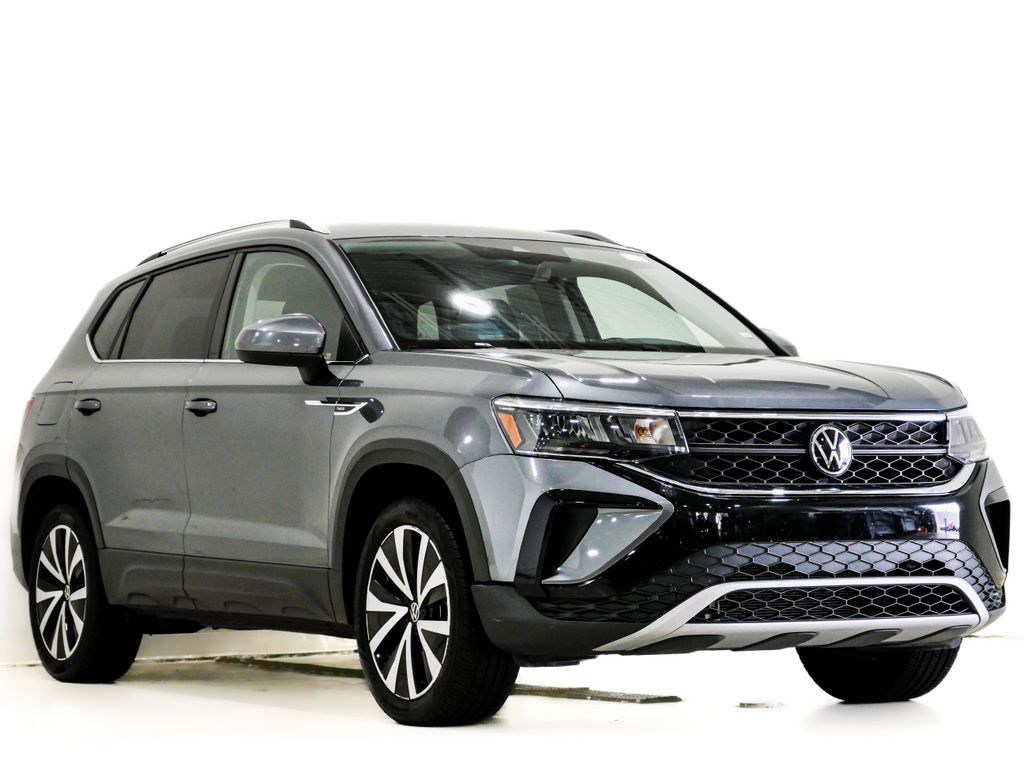 2024 Volkswagen Taos 1.5T SE's photo