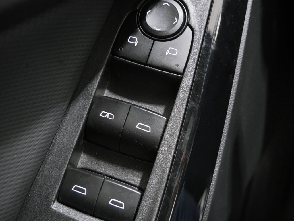 2025 Chevrolet Equinox LT - Photo 13