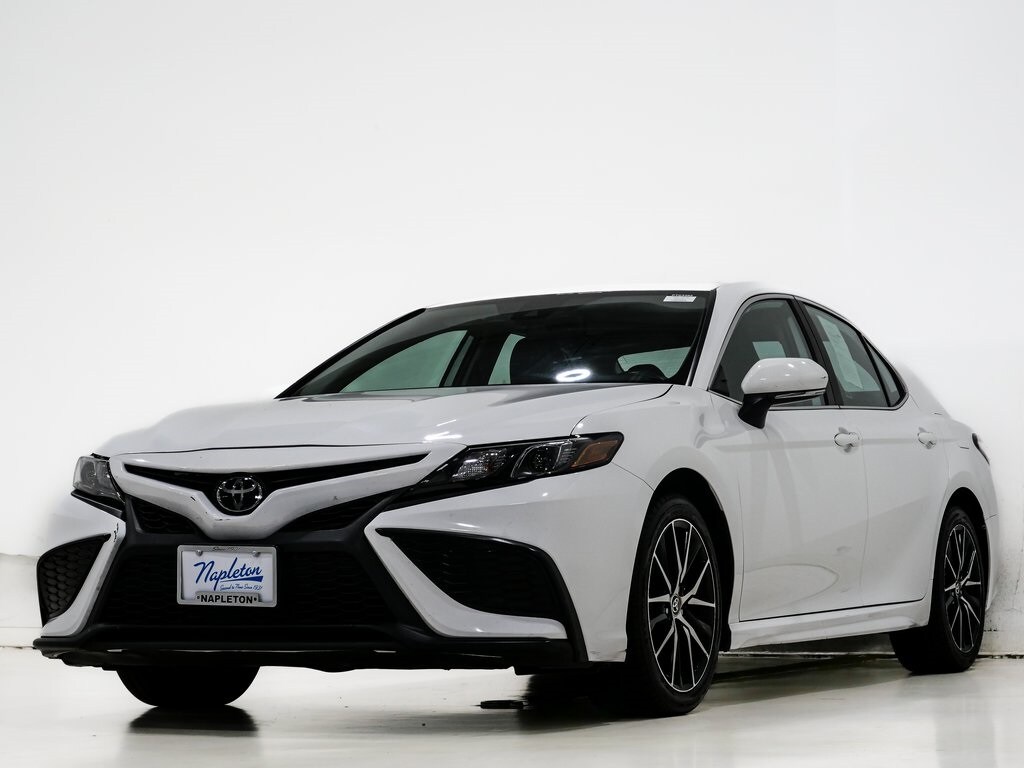 2024 Toyota Camry SE photo 2