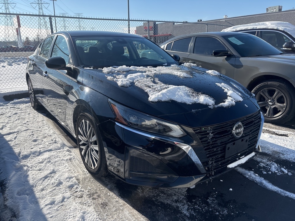 Used 2023 Nissan Altima 2.5 SV Sedan