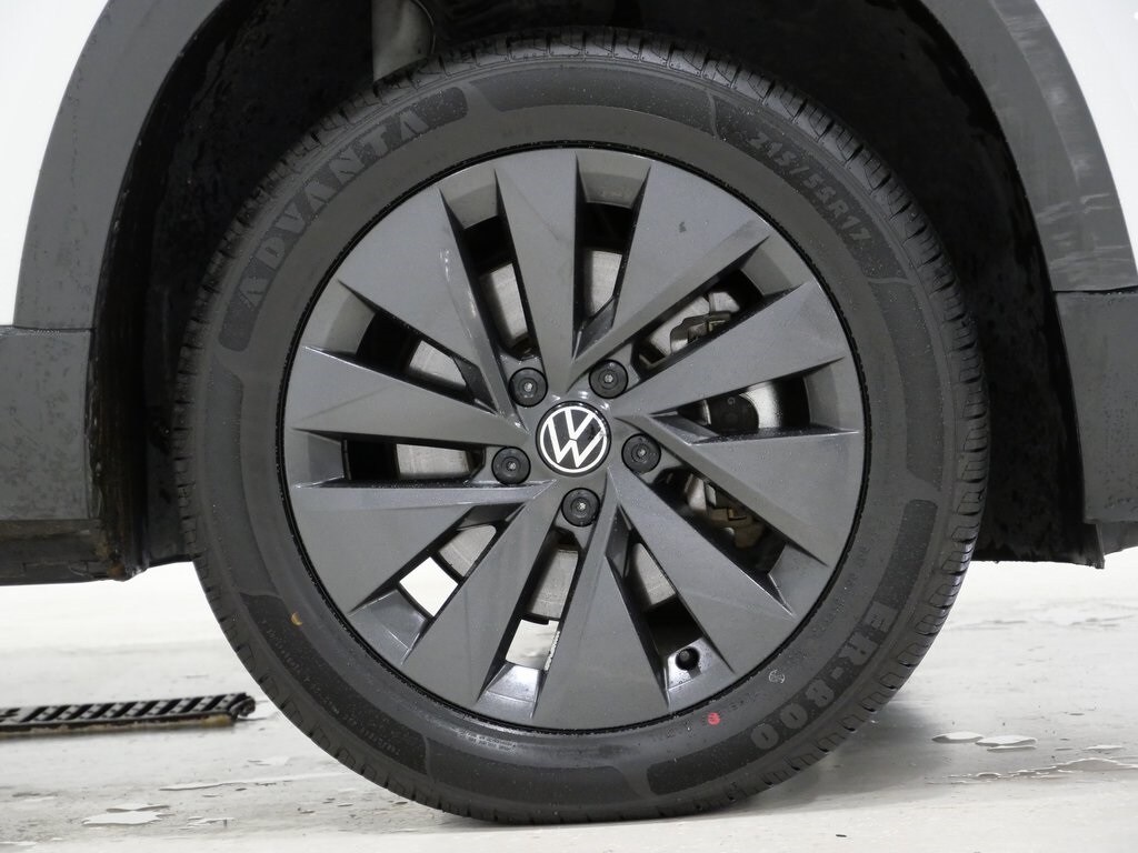 2024 Volkswagen Taos S photo 2