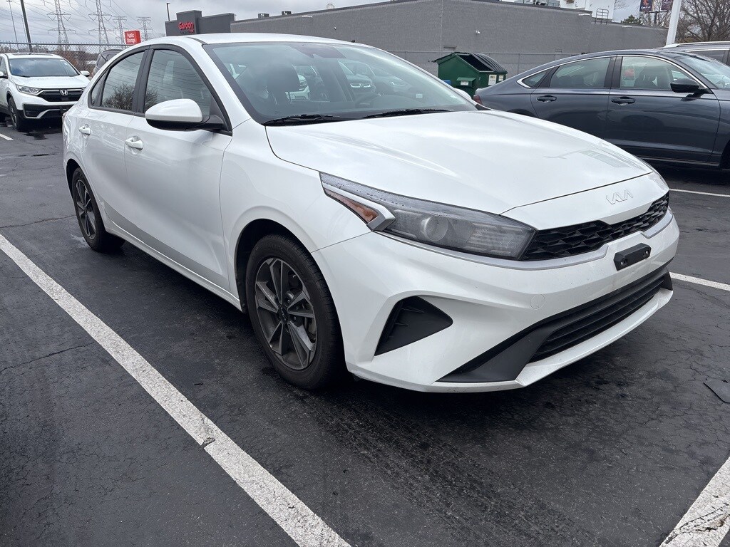 2023 Kia Forte LXS photo 2
