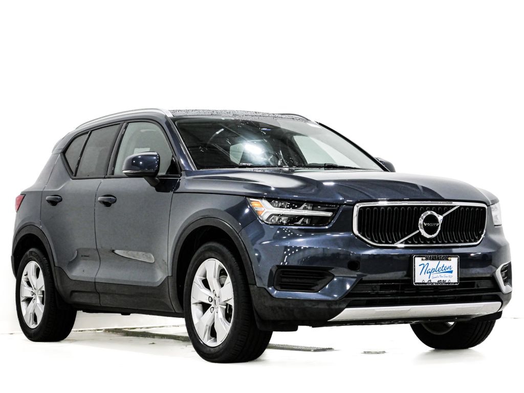 Used 2022 Volvo XC40 Momentum SUV