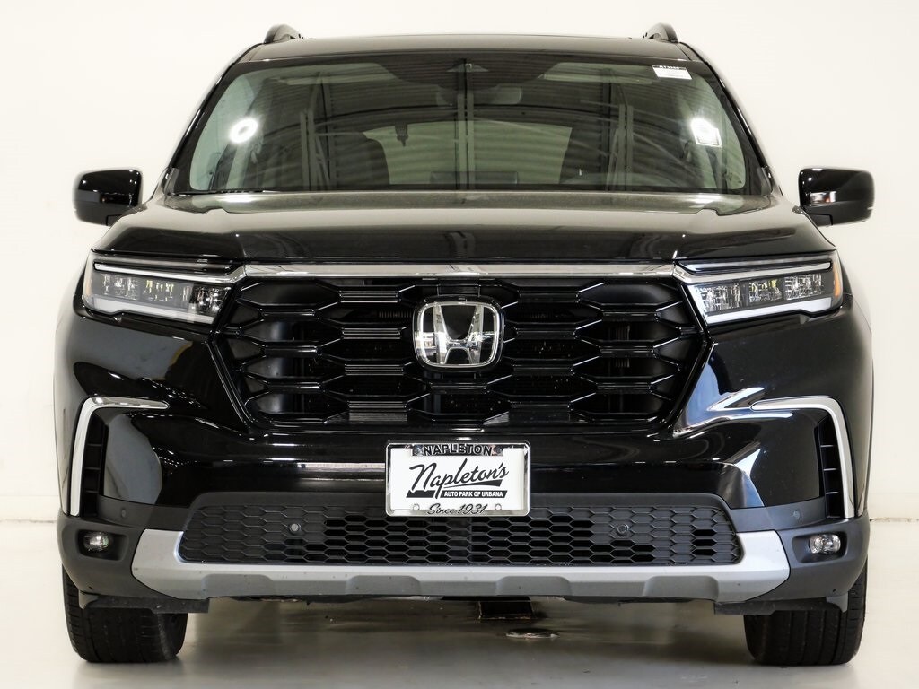2023 Honda Pilot Touring photo 2