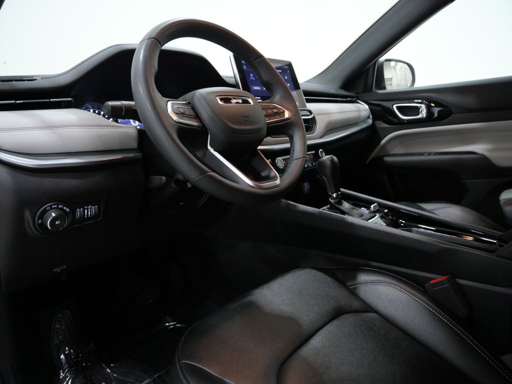 2025 Jeep Compass Limited - Photo 11