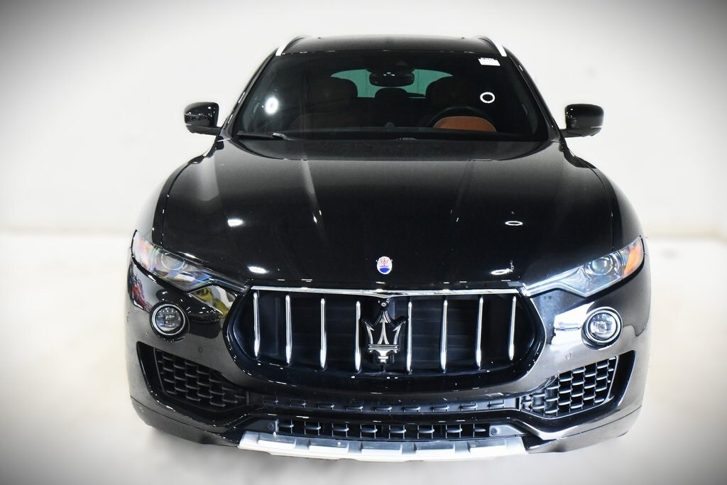 2017 Maserati Levante Base photo 2