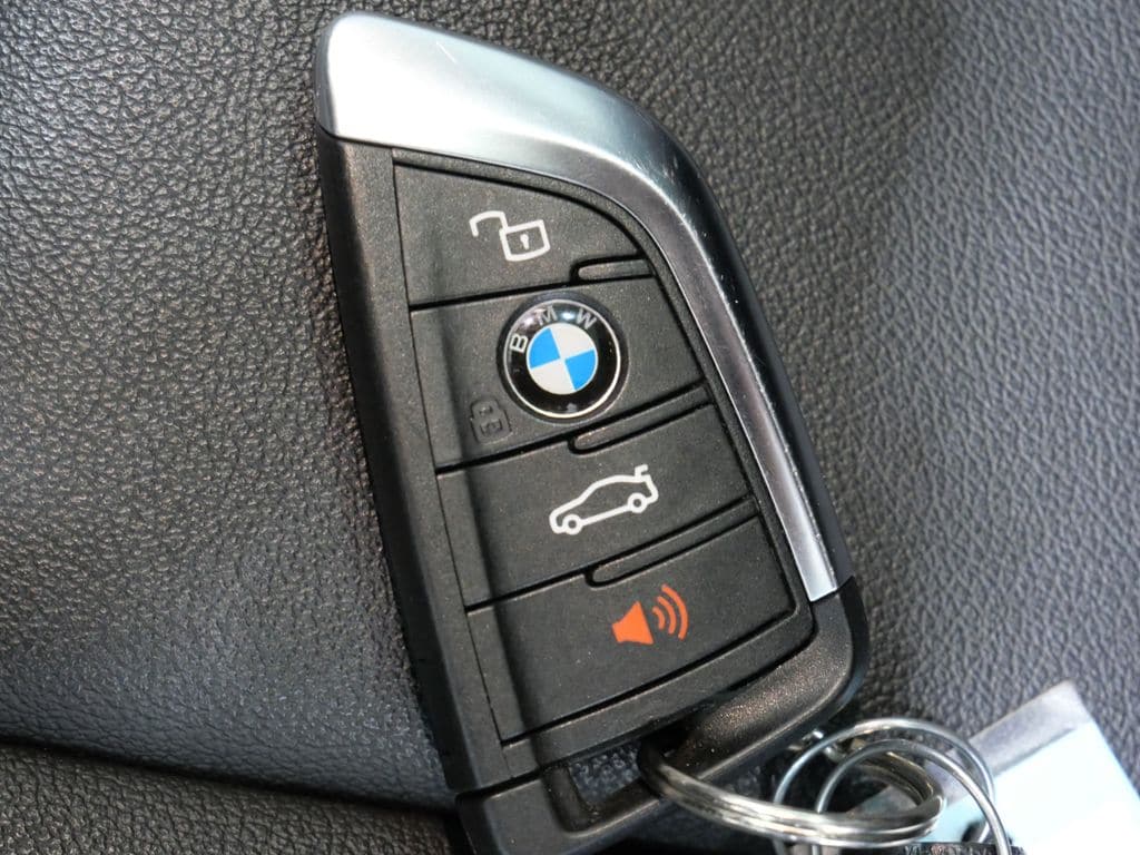 2021 BMW 3 Series 330e - Photo 28