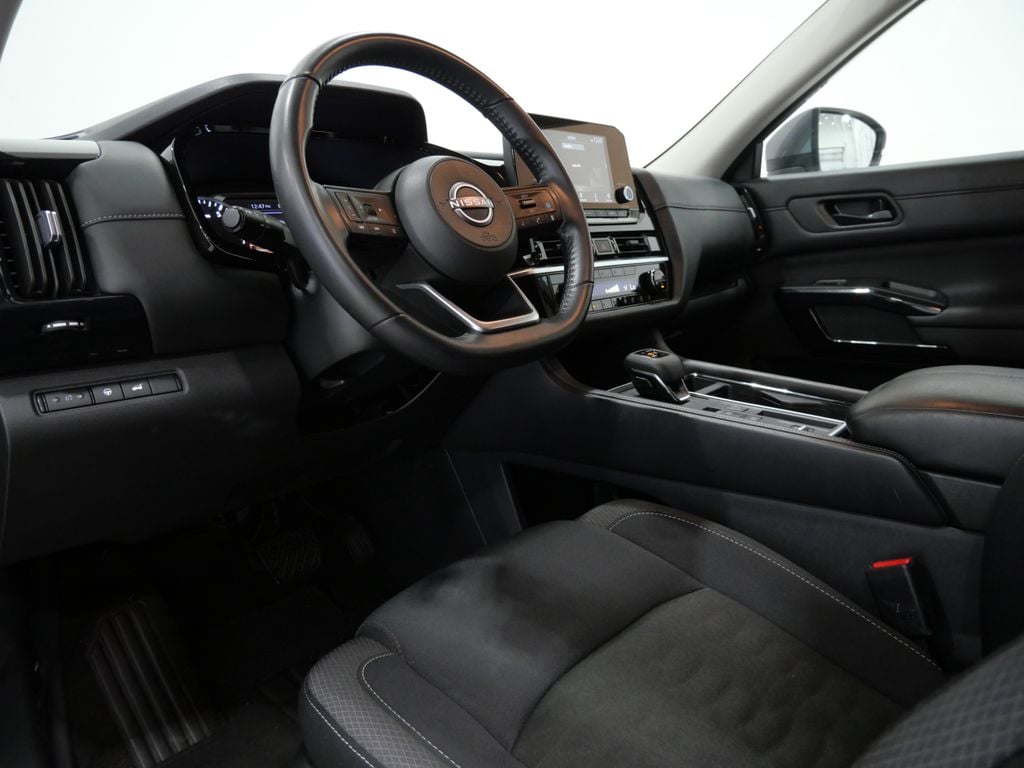 2025 Nissan Pathfinder SV - Photo 11