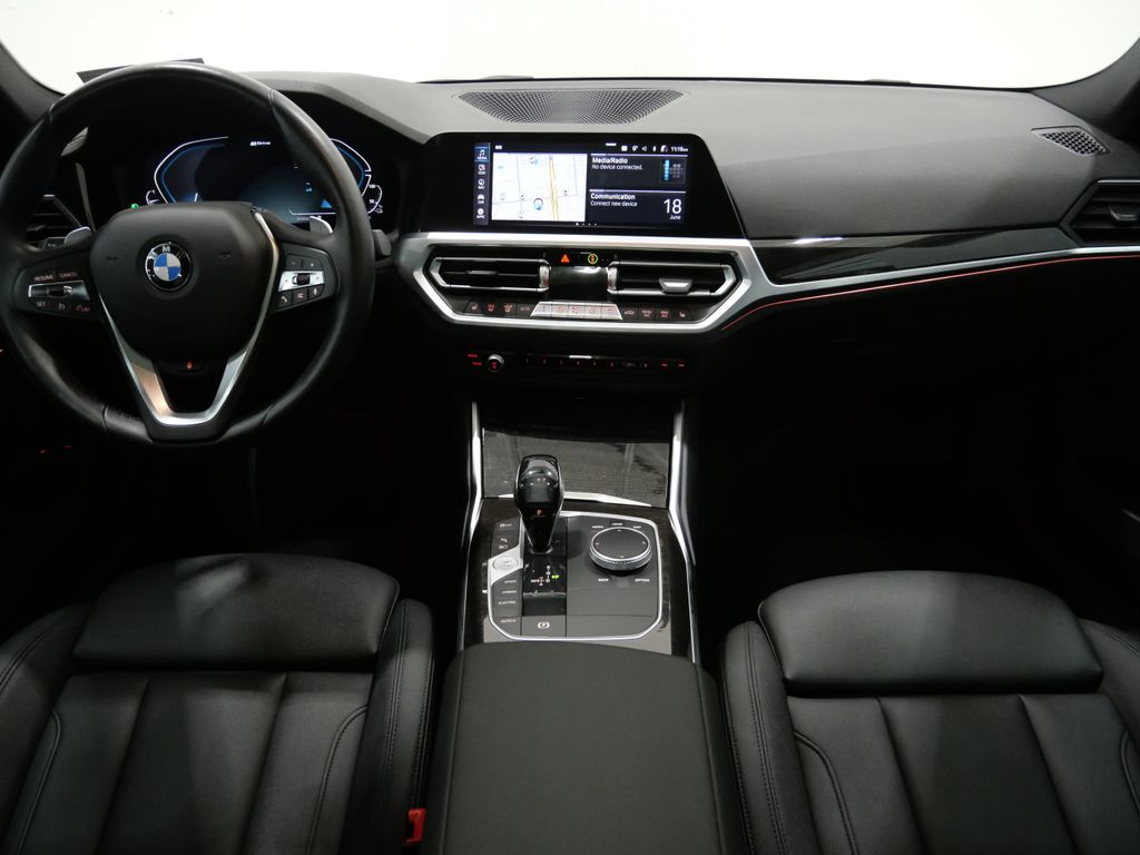 2021 BMW 3 Series 330e - Photo 10