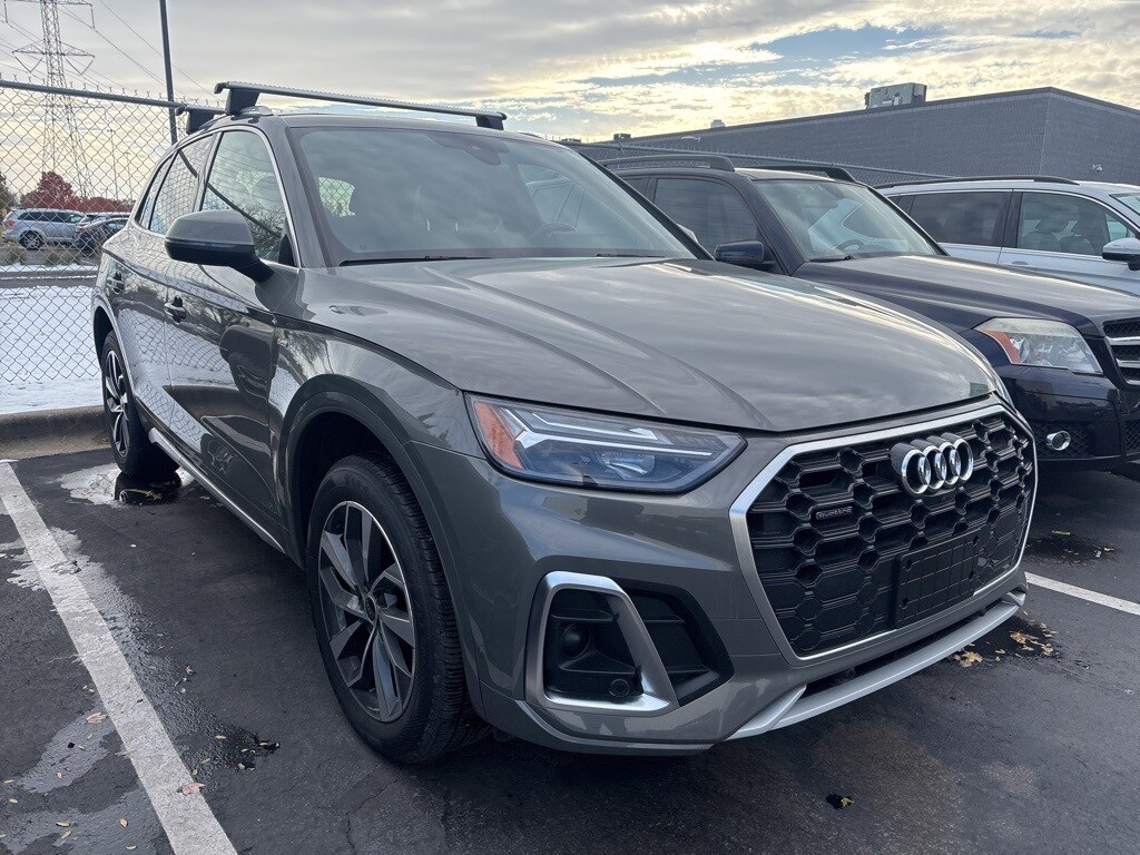 2023 Audi Q5 45 S line Premium Plus photo 2