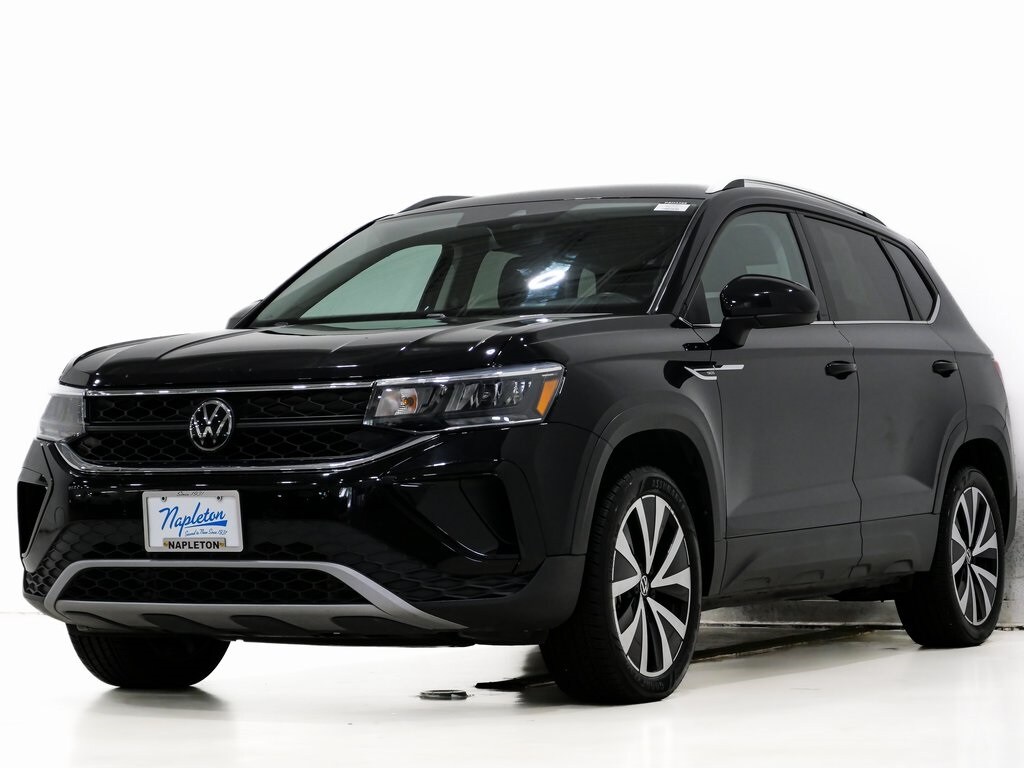 2024 Volkswagen Taos SE photo 3