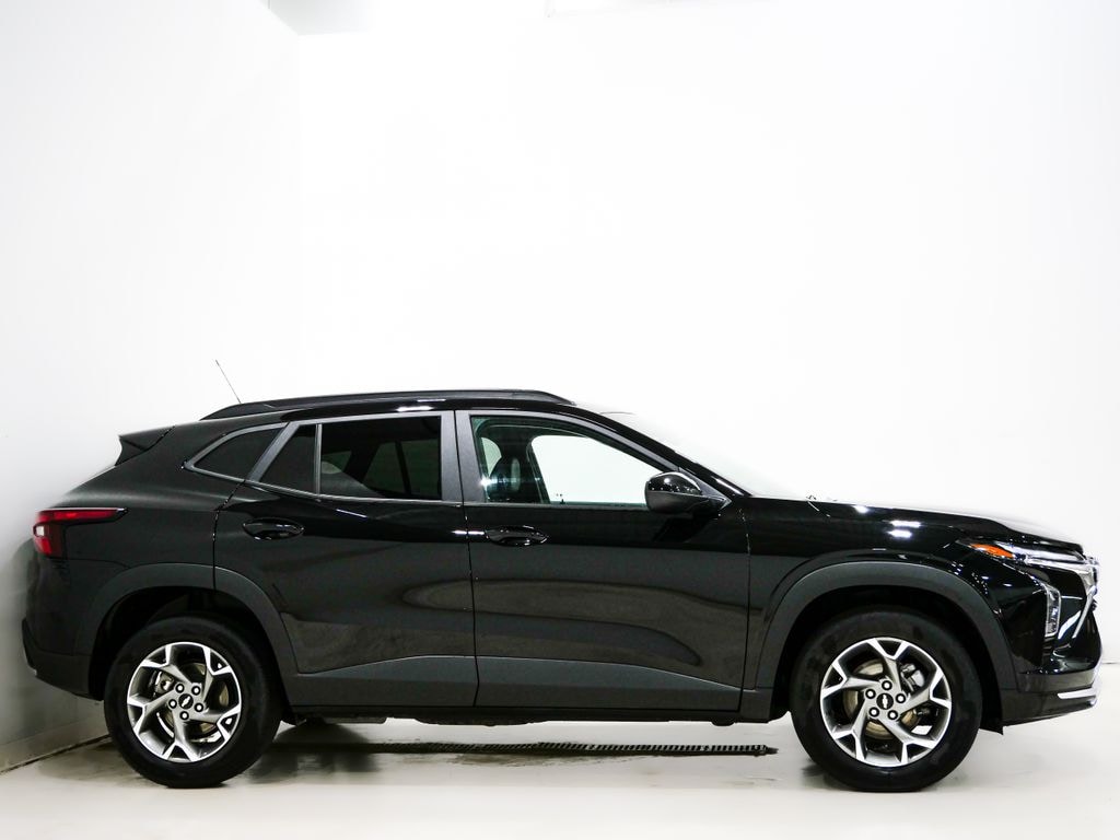 Used 2025 Chevrolet Trax LT SUV