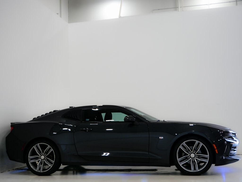 2017 Chevrolet Camaro 1LS 1LT photo 4