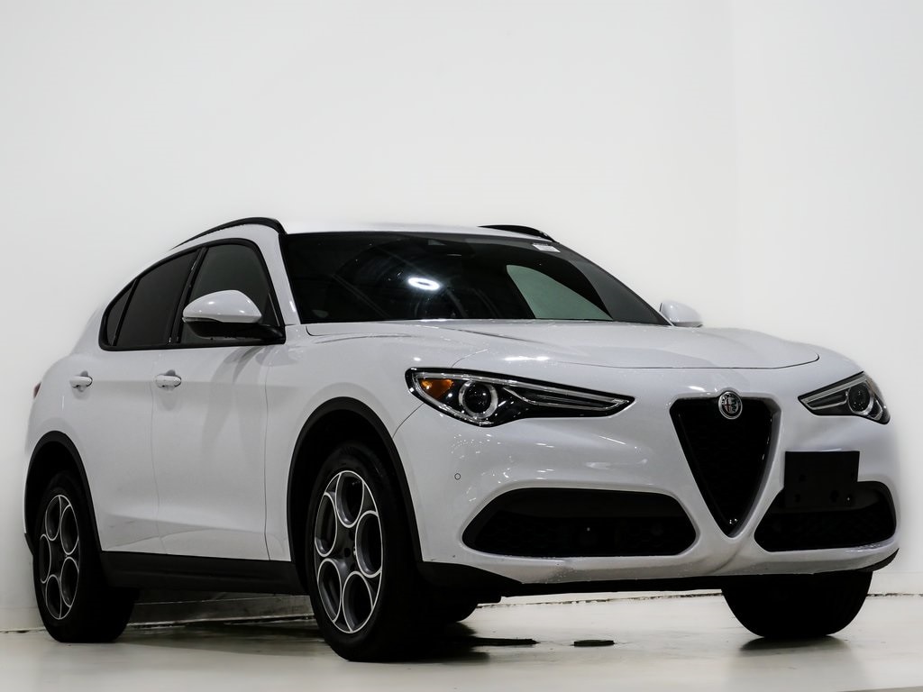 2022 Alfa Romeo Stelvio Base's photo