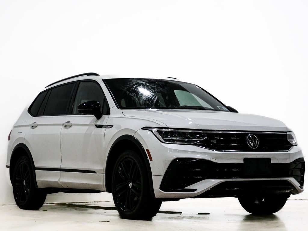 2022 Volkswagen Tiguan SE R-LINE BLACK's photo